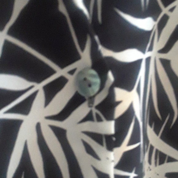 Top - Picture 2 of 4